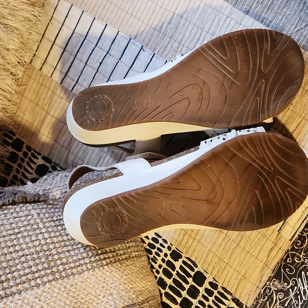 MIA White Wedge Sandal by Biza (7.5) - Picture 4 of 4